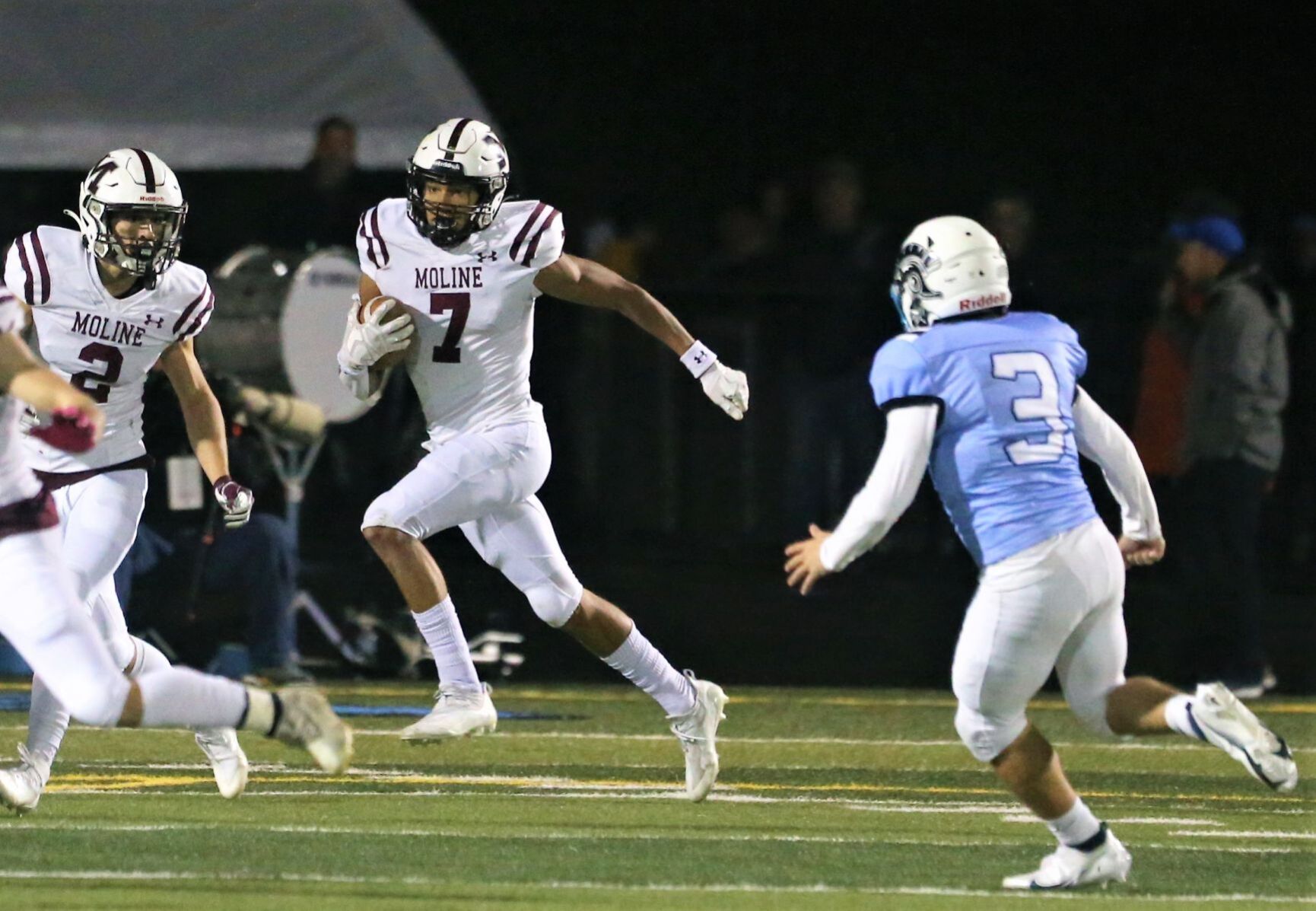 110521-qc-spt-moline fball32.jpg